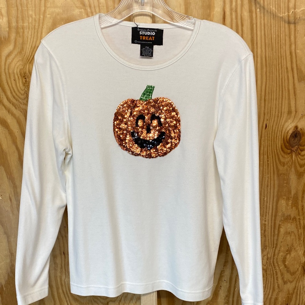 Studio Treat size PM Halloween themed shirt